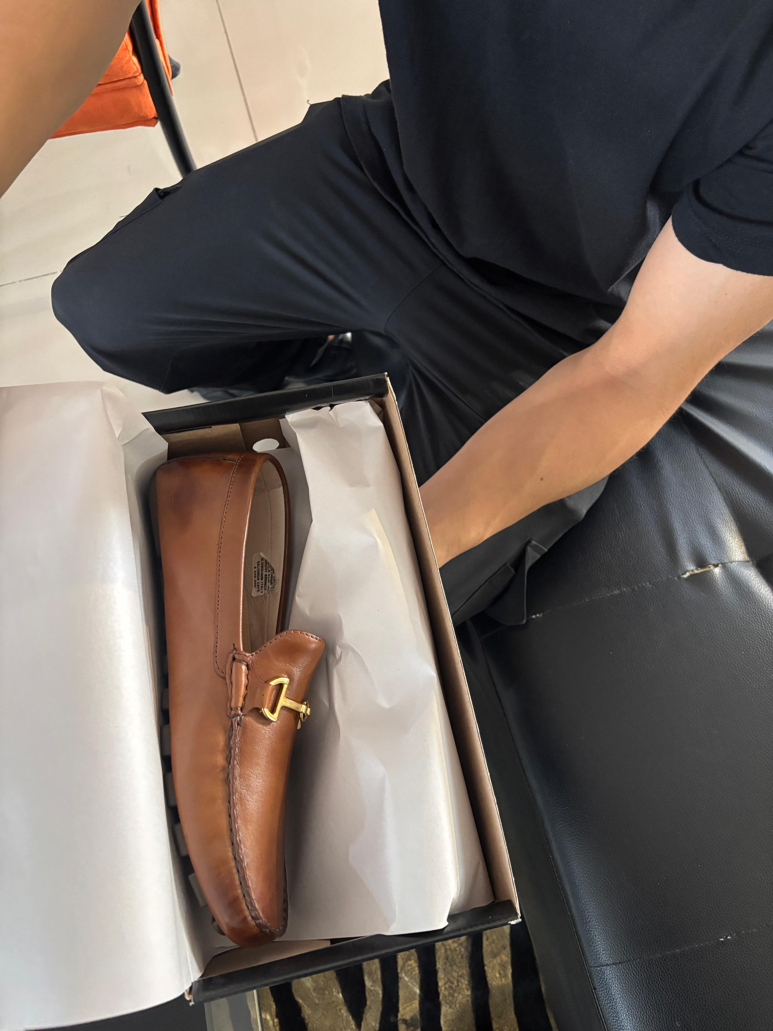 Mocasín marrón con hebilla